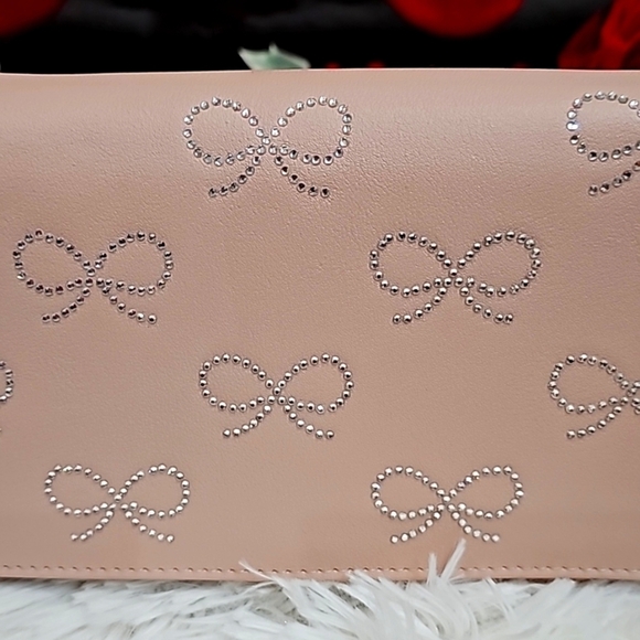 BETSEY JOHNSON BLUSH n SILVER RHINESTONE BOWS BETSEY JOHNSON CROSSBODY / WALLET - Picture 2 of 7